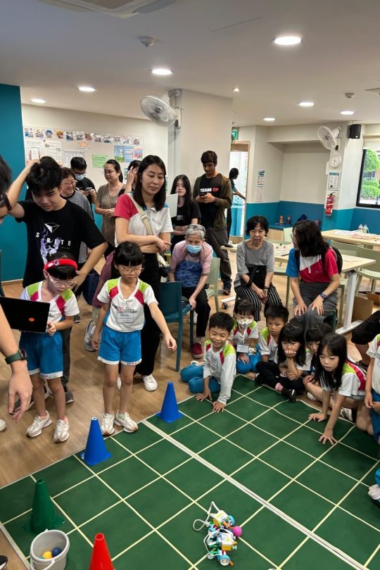 10.-LEGGO-with-乖孙-Grandchildren.jpg