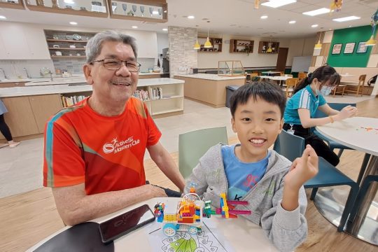 11.-LEGGO-with-乖孙-Grandchildren.jpg